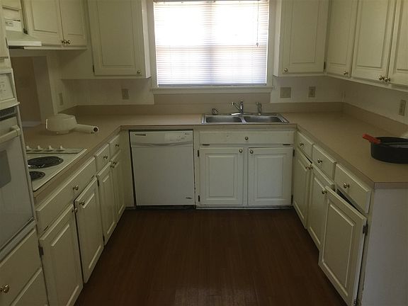 3rd image of 3903 Forest Lake Dr
