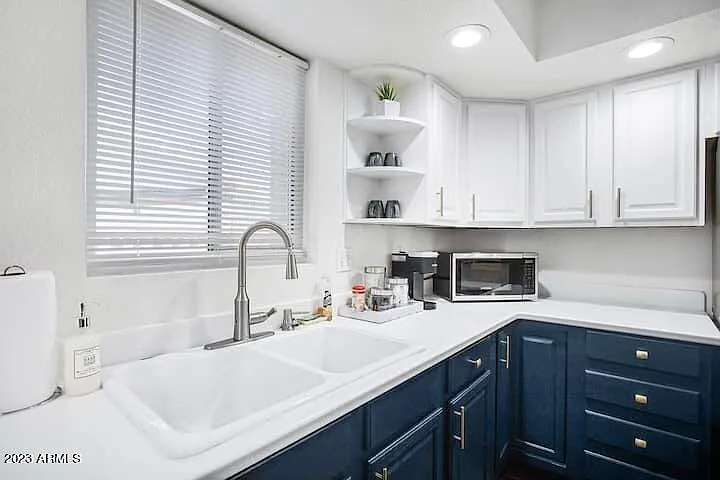 945 E Lilac Dr — Photo 16