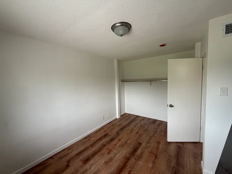 30 Cathcart Dr #C — Photo 8