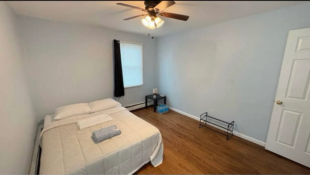 3 bed, 2156 sqft, $900 — Photo 3