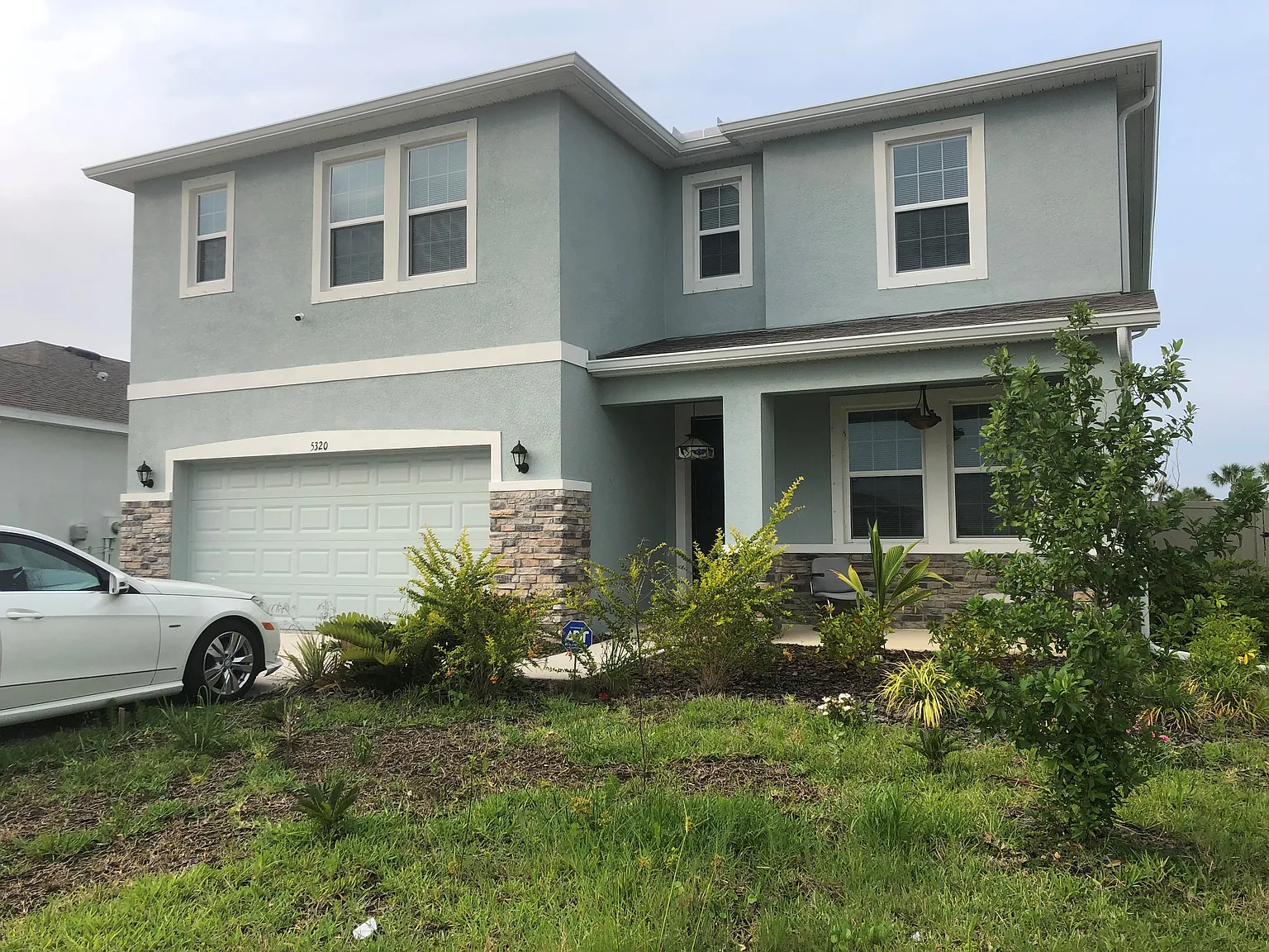 5 bed, 3.5 bath, 3636 sqft, $1,000 — Photo 1