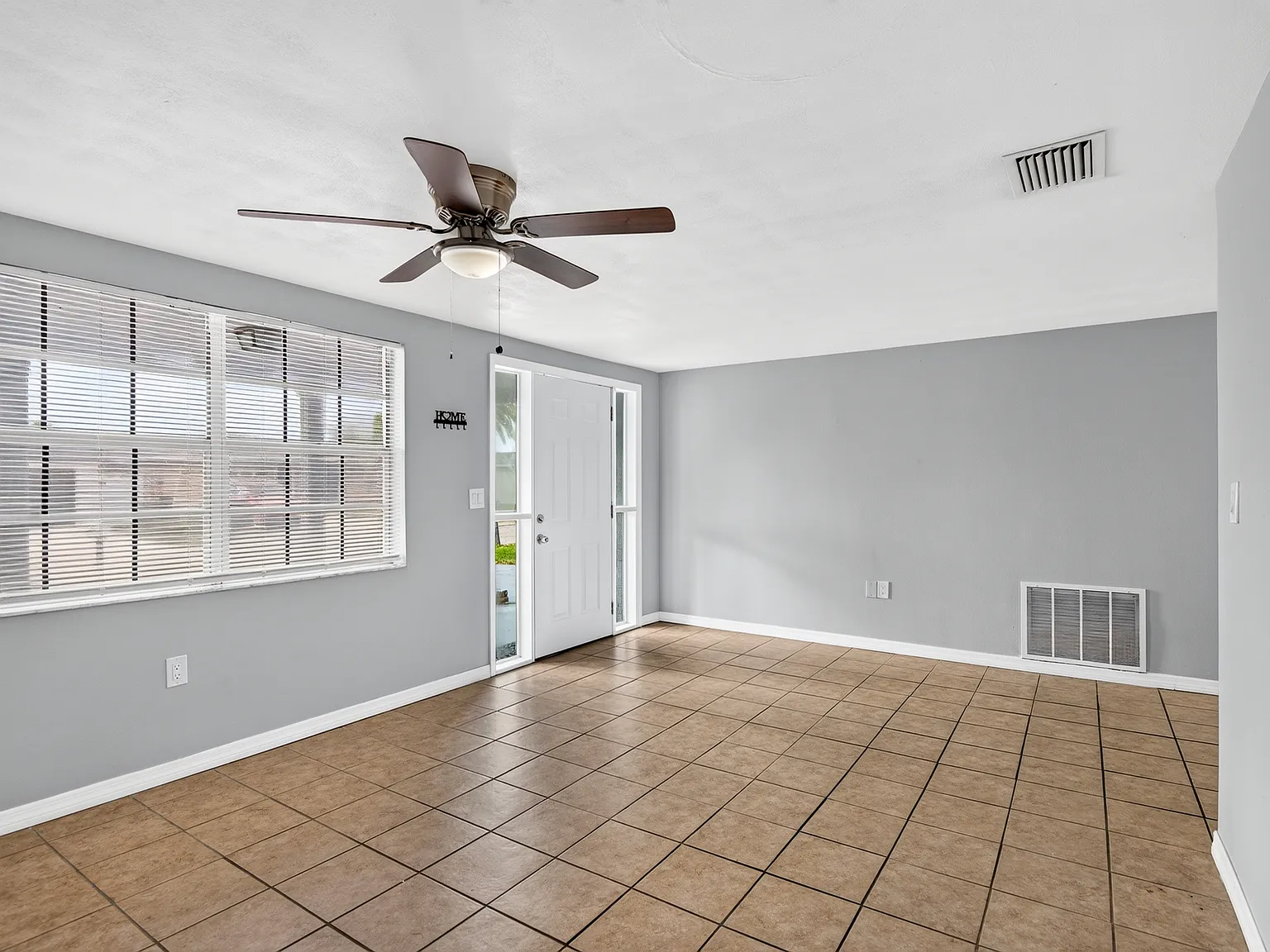 3 bed, 1084 sqft, $1,595 — Photo 3