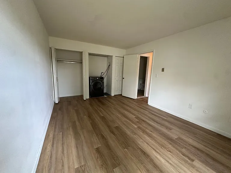 University Park Apartments near Cornell University — Photo 631