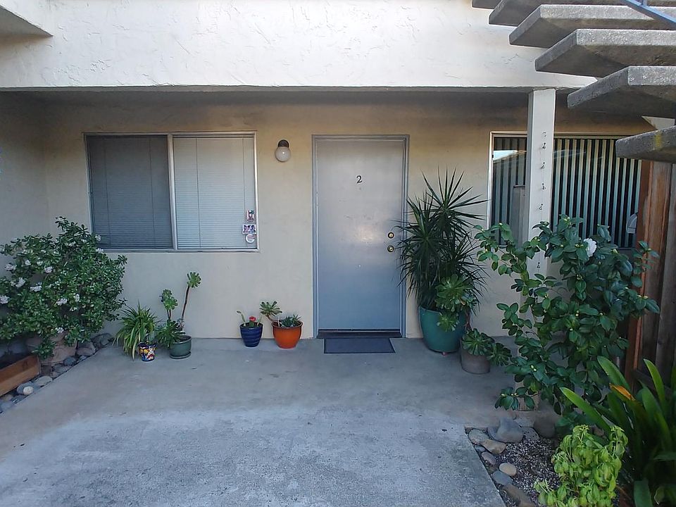 2nd image of 877 Castlewood Dr APT 2