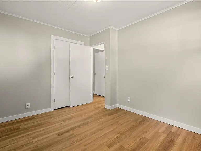 710 E Chestnut St — Photo 8
