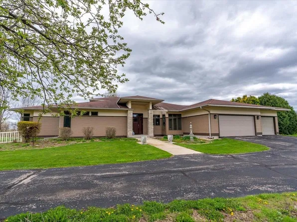 4555 Smith Road, Deforest, WI 53532