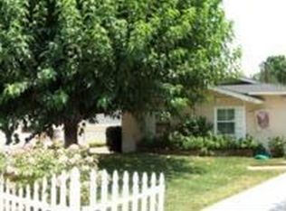 21601 Mulholland Dr, Woodland Hills, CA 91364