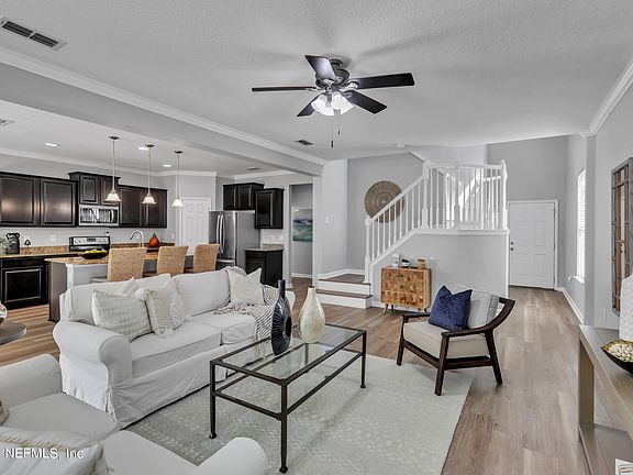 3rd image of 533 DRYSDALE Drive