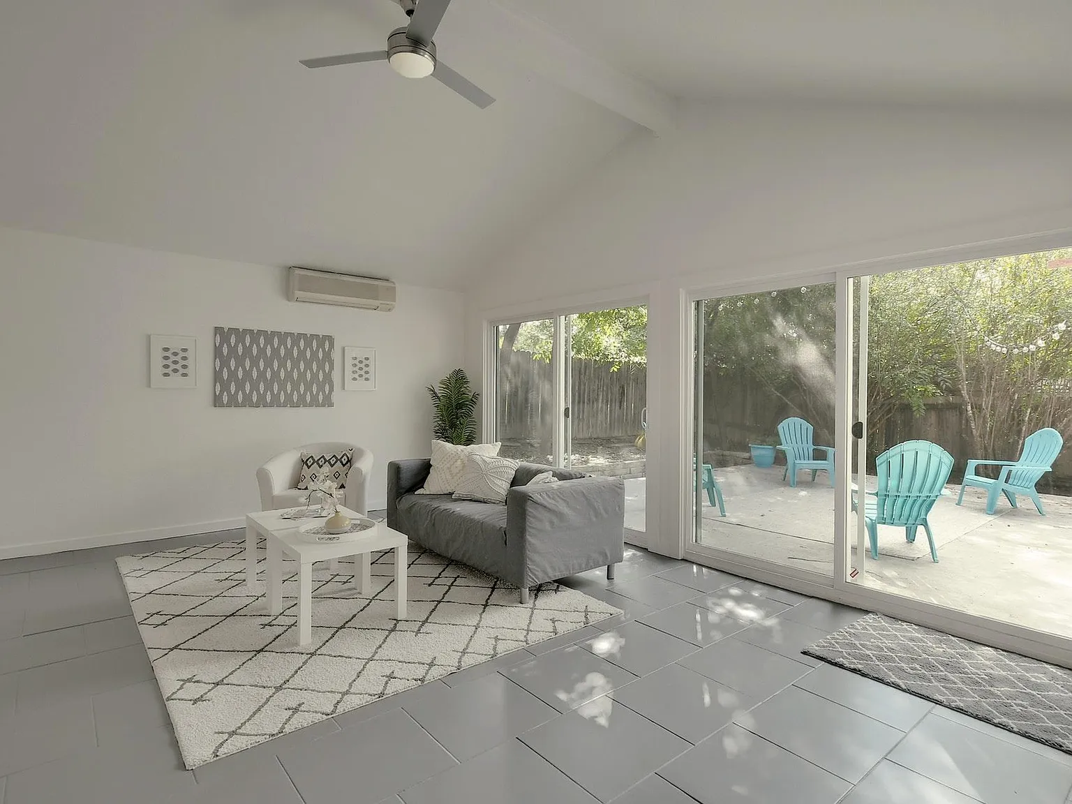 3 bed, 2.0 bath, 2049 sqft, $2,995 — Photo 4