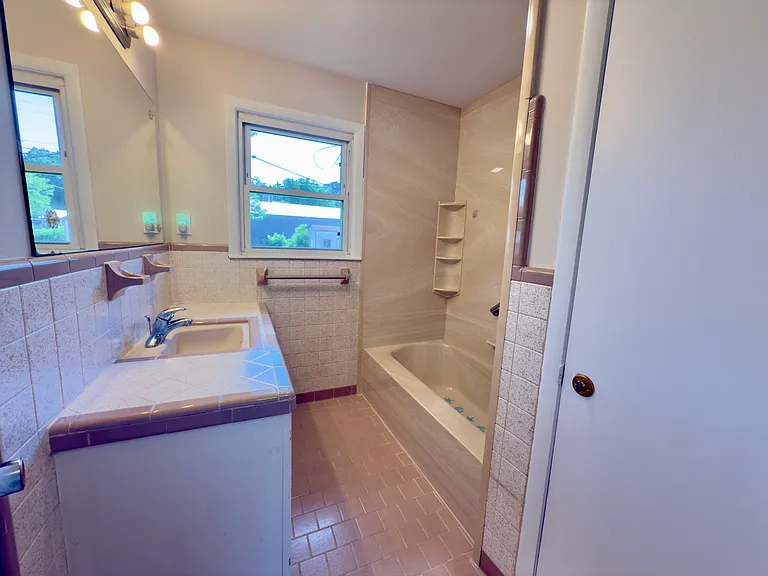 222 Yorktown Rd — Photo 29