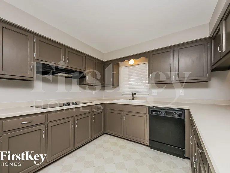 504 Saint Dunstan Way — Photo 5