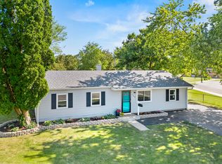 748 Cedardale Pl, Aurora, IL 60506