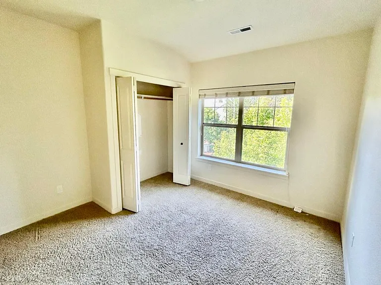 8005 NE Rockne Way — Photo 23