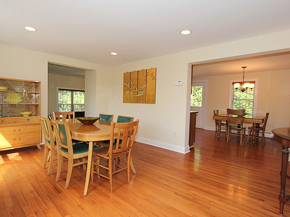 5th image of 30 Parkway Dr