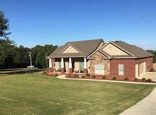 35 Wynridge Ct, Deatsville, AL 36022