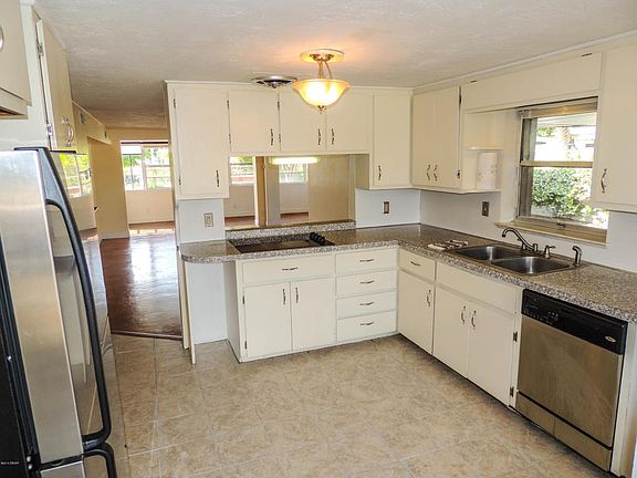 4th image of 140 Ponce De Leon Dr