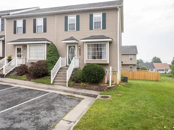 3334 Debbie Ct, Harrisonburg, VA 22801