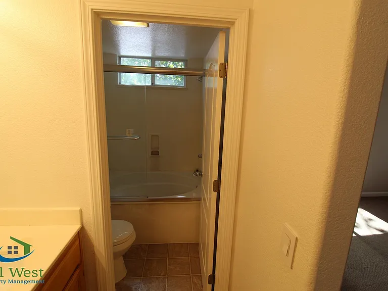390 Oleander Dr — Photo 13