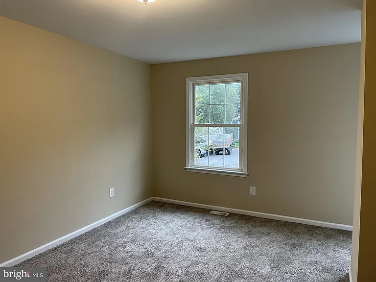 1666 Hemlock Cir — Photo 18