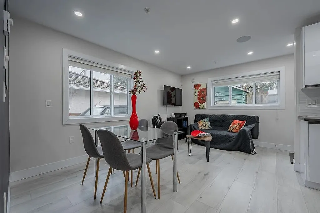 2 bed, 1.5 bath, 848 sqft, $2,950 — Photo 3