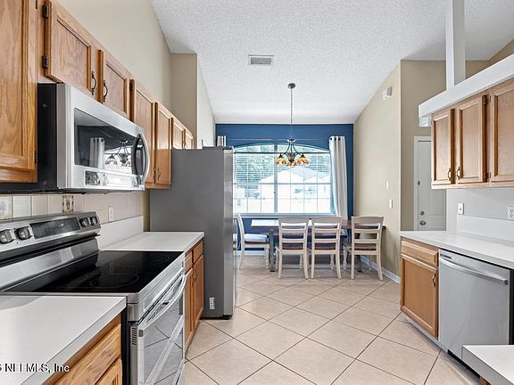 4th image of 3338 GUERNSEY Court