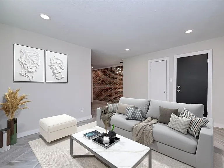1747 Wroxton Ct #2 — Photo 3