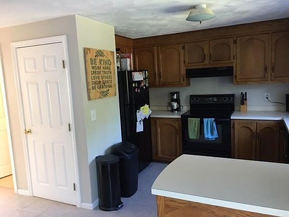 4th image of 2 Karen Ln #B