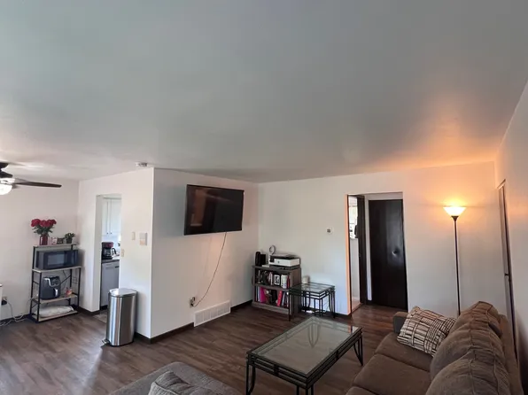 5677 Williamsburg Way APT 4, Fitchburg, WI 53719