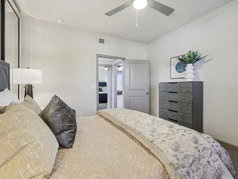 Vine + Vail Townhomes and Apartments — Photo 14