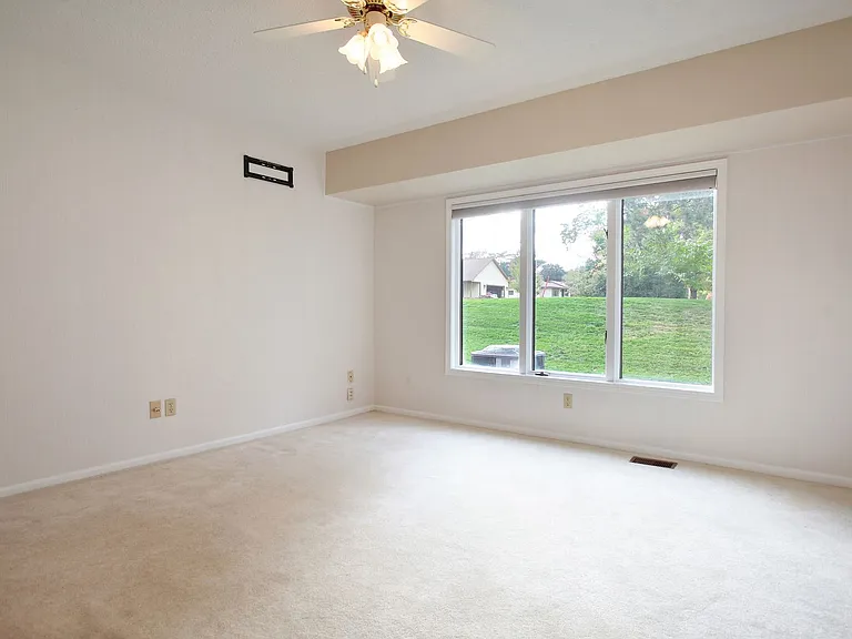 854 York Ave — Photo 14