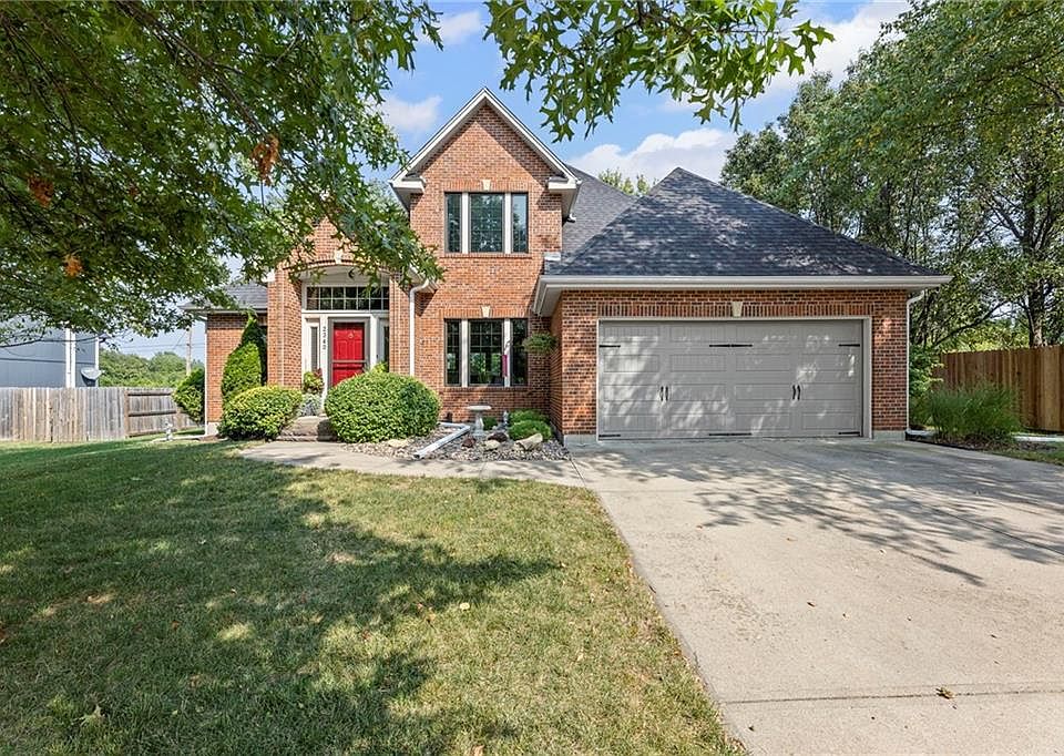 1st image of 2340 Twin Oaks Dr