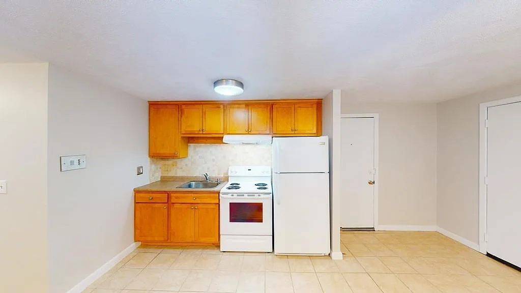 Building Photo - 107 Oak Ln #3