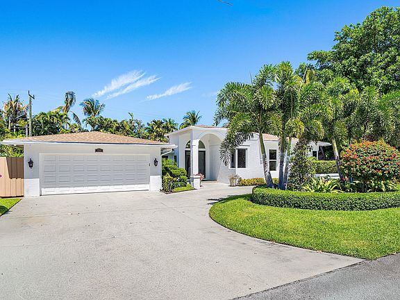 3rd image of 735 NE 6th St