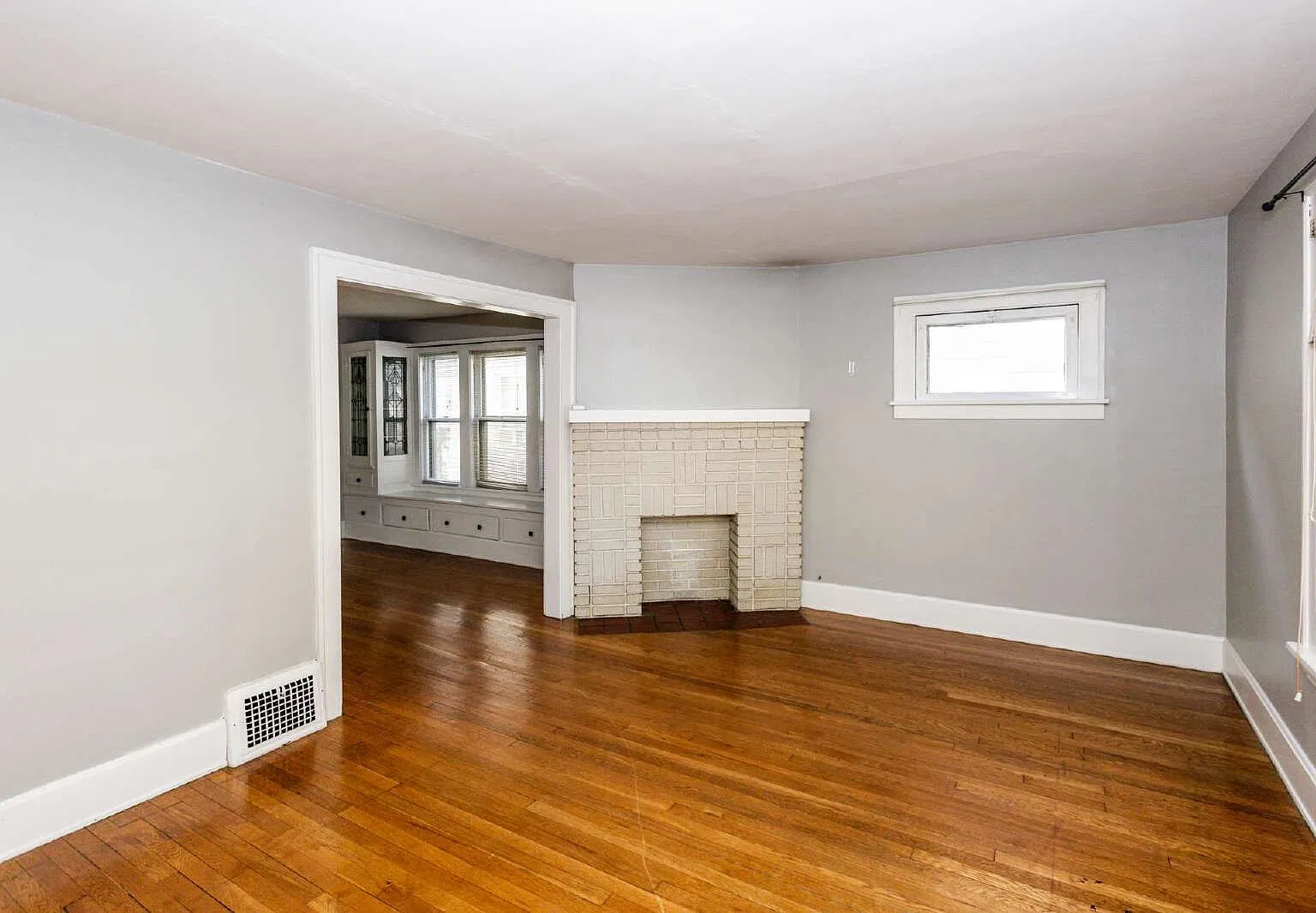 2 bed, 1.0 bath, 900 sqft, $1,150 — Photo 3