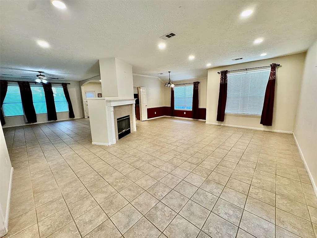 3 bed, 2207 sqft, $2,000 — Photo 4