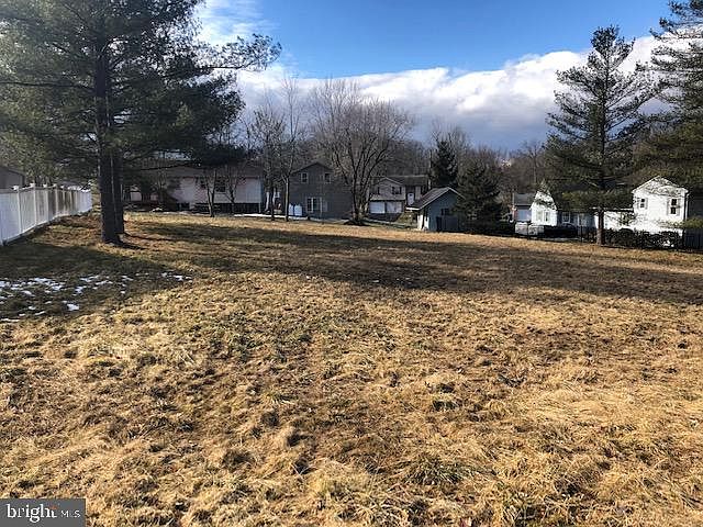 1st image of 32 Pleasanton Dr