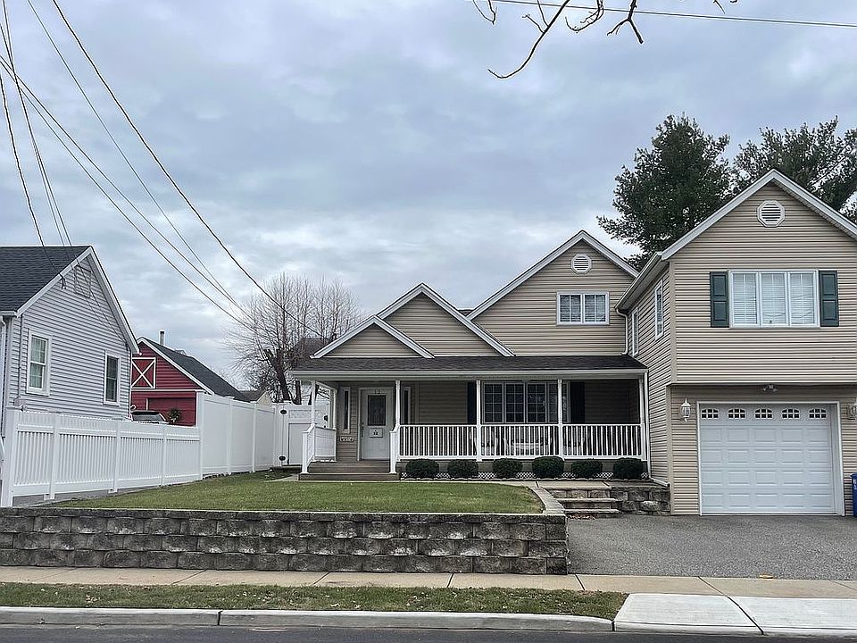2nd image of 12 Garden St