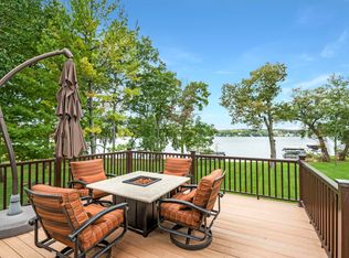 N20W30048 Glen Cove Rd, Pewaukee, WI 53072