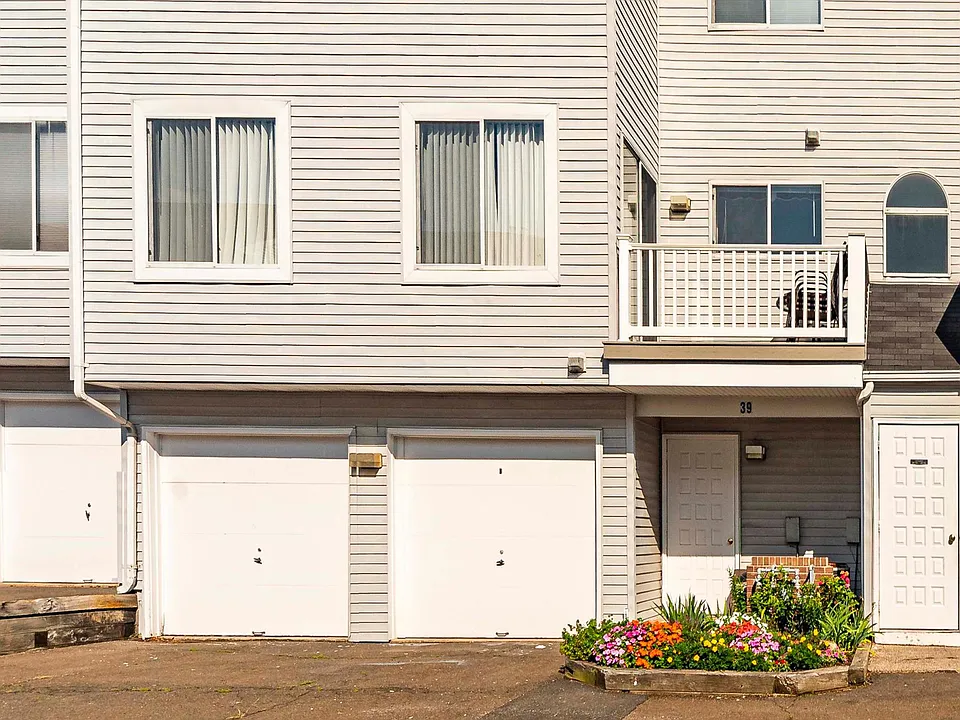 39 Staffordshire Commons Dr #39
