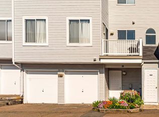 39 Staffordshire Commons Dr #39, Wallingford, CT 06492