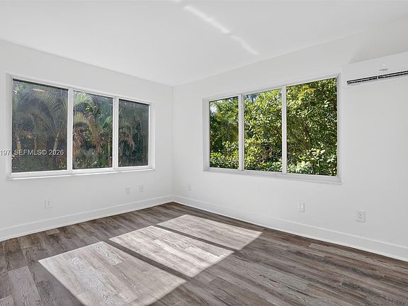 5th image of 1630 SW 10th St