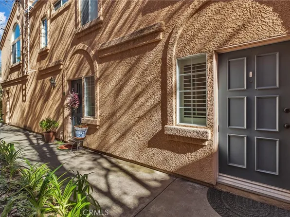 25144 Steinbeck Ave Unit F, Newhall, CA 91381