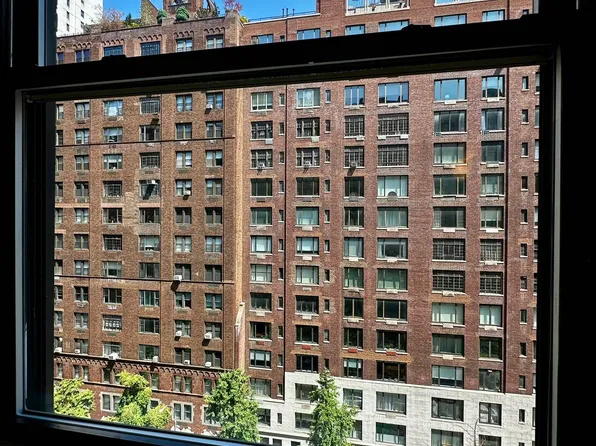 340 East 57th Street image 15 of 15