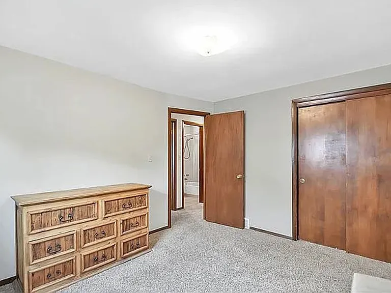 2217 Barberry Ln — Photo 13