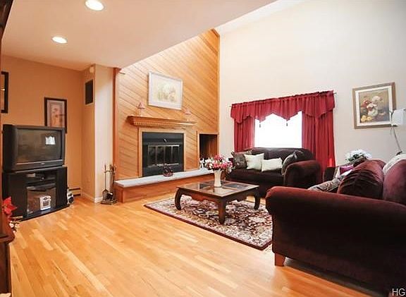 2nd image of 8 Hilltop Dr