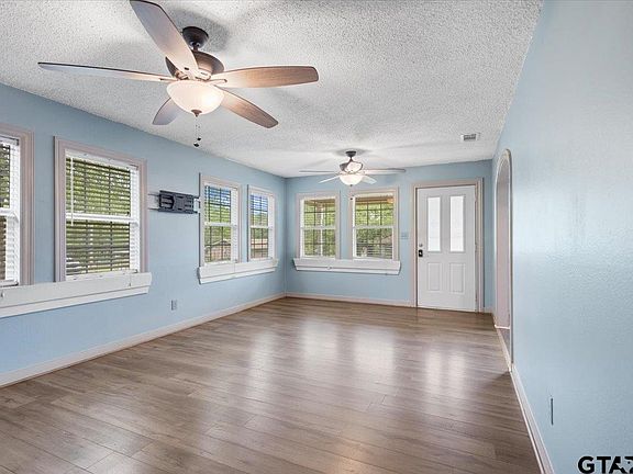 3rd image of 606 Glazner St