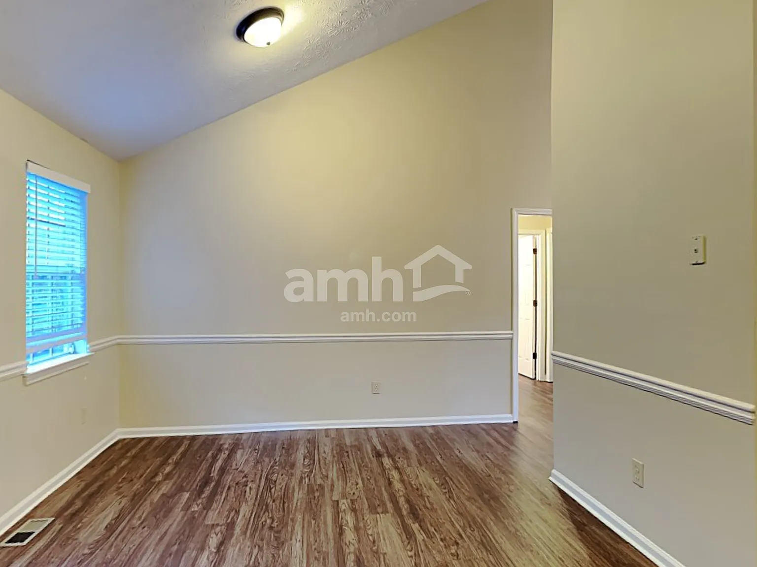 5 bed, 2.5 bath, 1835 sqft, $2,140 — Photo 4