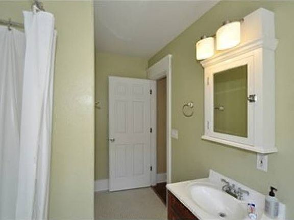 5th image of 213 17th Ave E APT 20