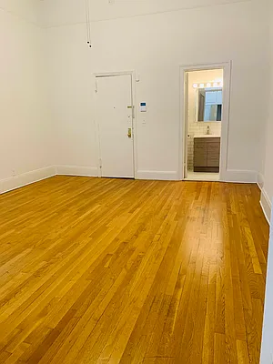 Rented by Avi Realty Manhattan | media 2