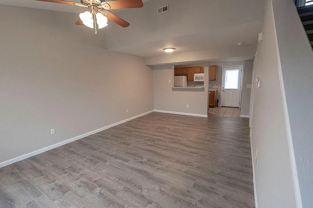 4 bed, 3.0 bath, 1389 sqft, $1,550 — Photo 2